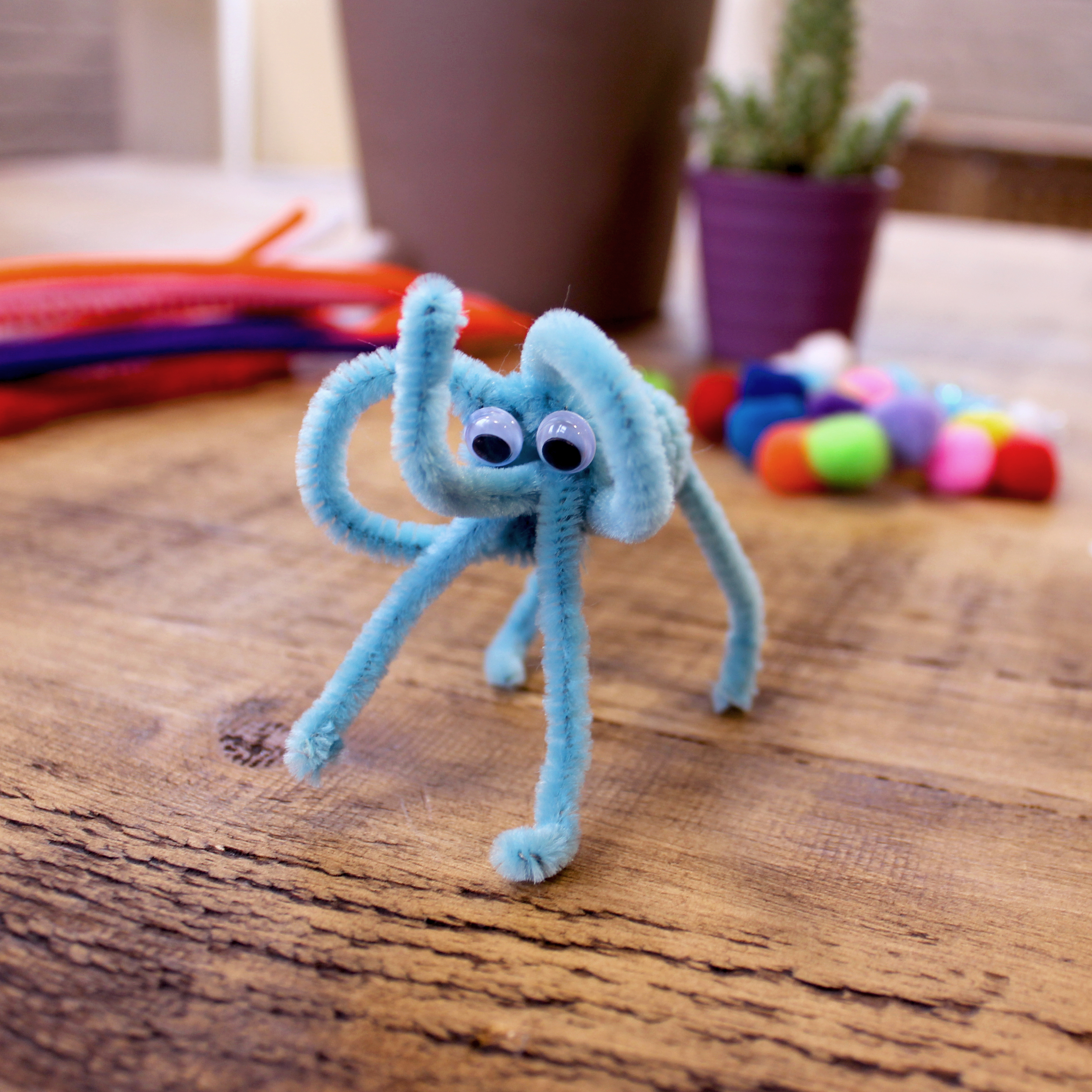 Make a pipe cleaner friend! - PLAY!